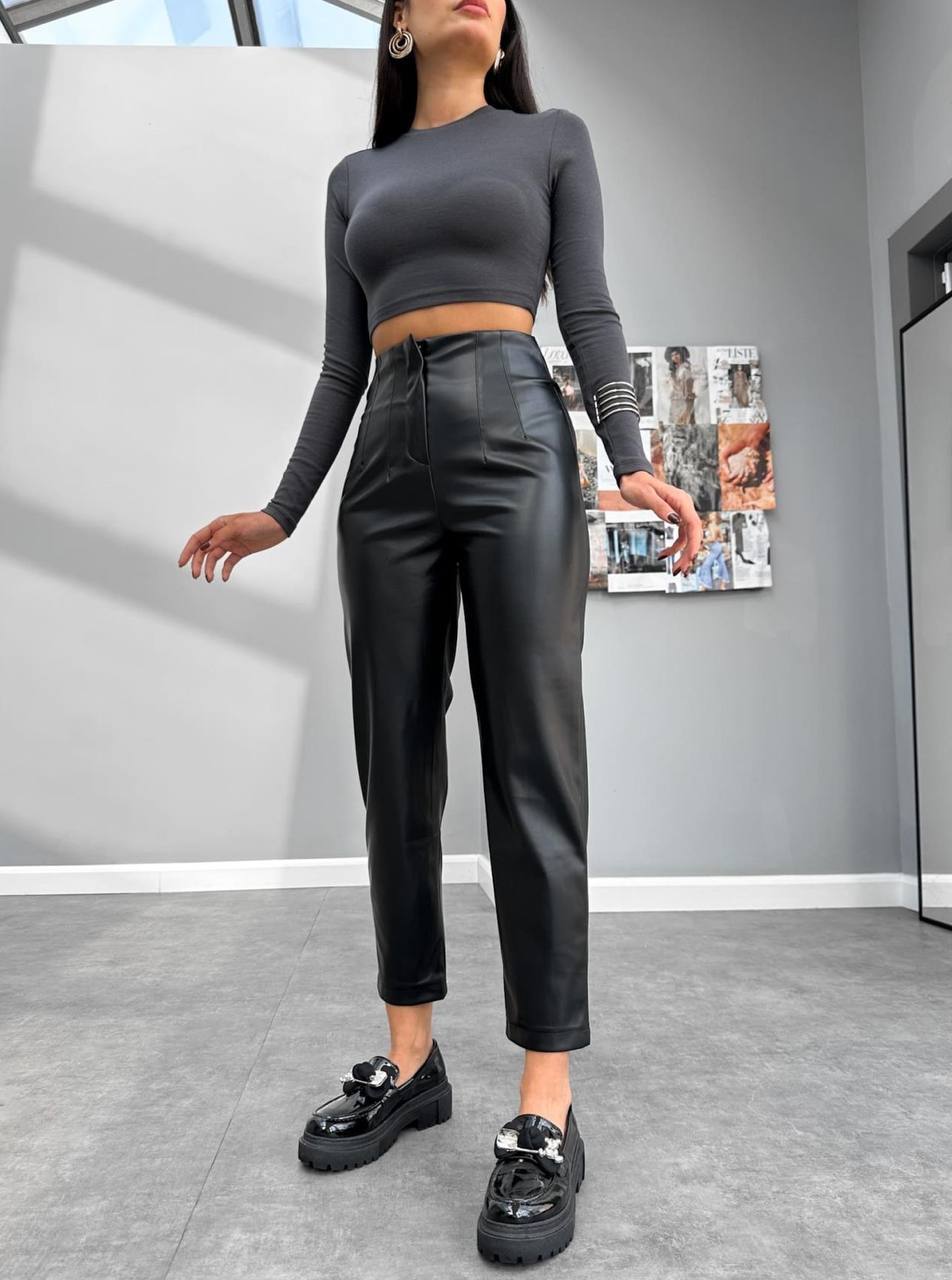 Classic Leather Mom fit Pants